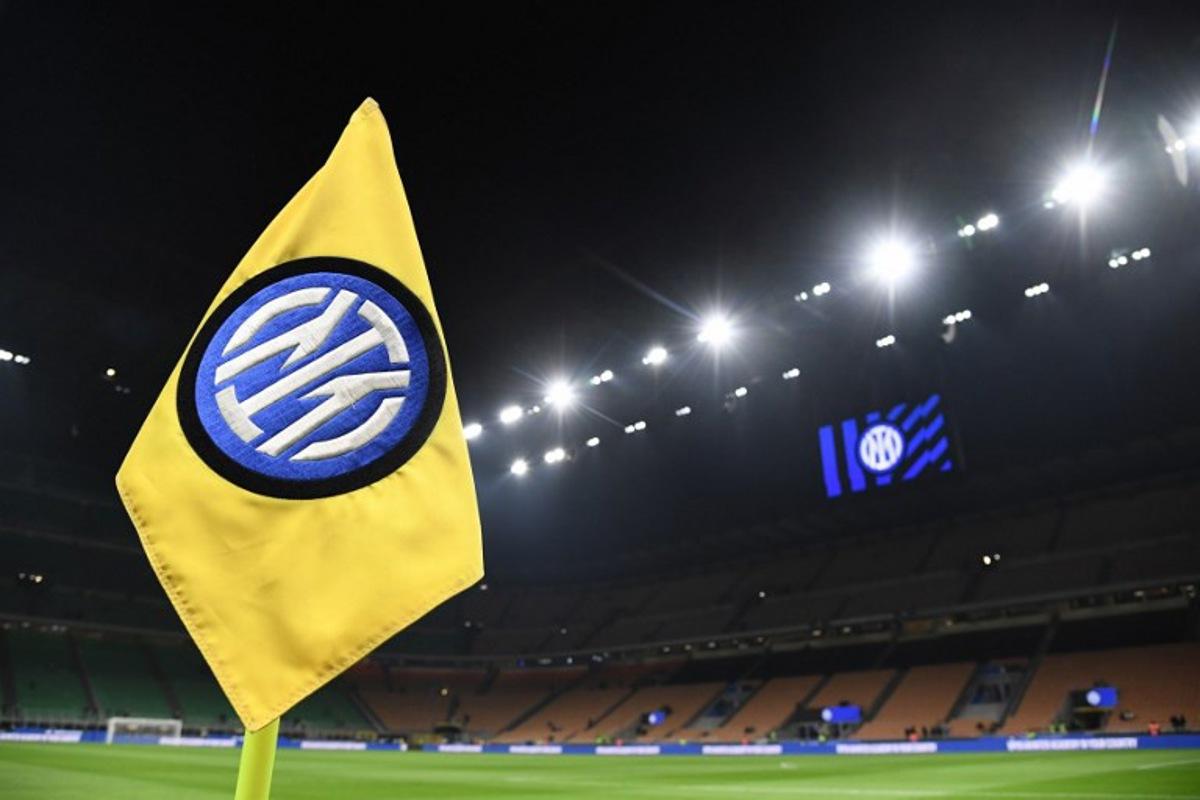 A photo shows a corner flag with the Inter Milan logo ahead of the Italian Serie A football match between Inter Milan and Fiorentina at the San Siro Stadium in Milan on February 10, 2025. Isabella BONOTTO / AFP