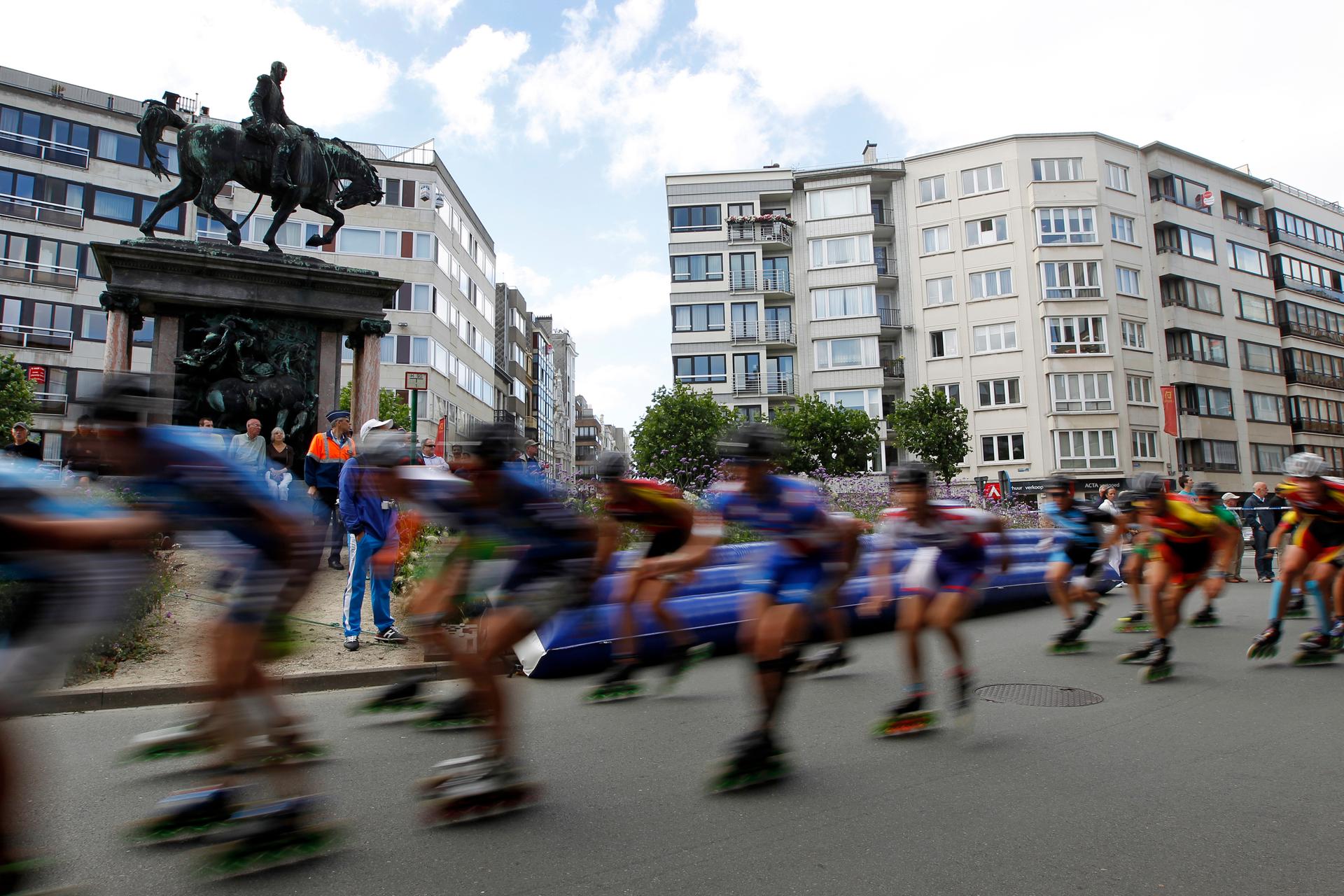 20130831 - OOSTENDE, BELGIUM: Illustration picture of the pack of riders during the men's marathon race at the World championships roller speed skating, Saturday 31 August 2013 in Oostende. BELGA PHOTO KRISTOF VAN ACCOM