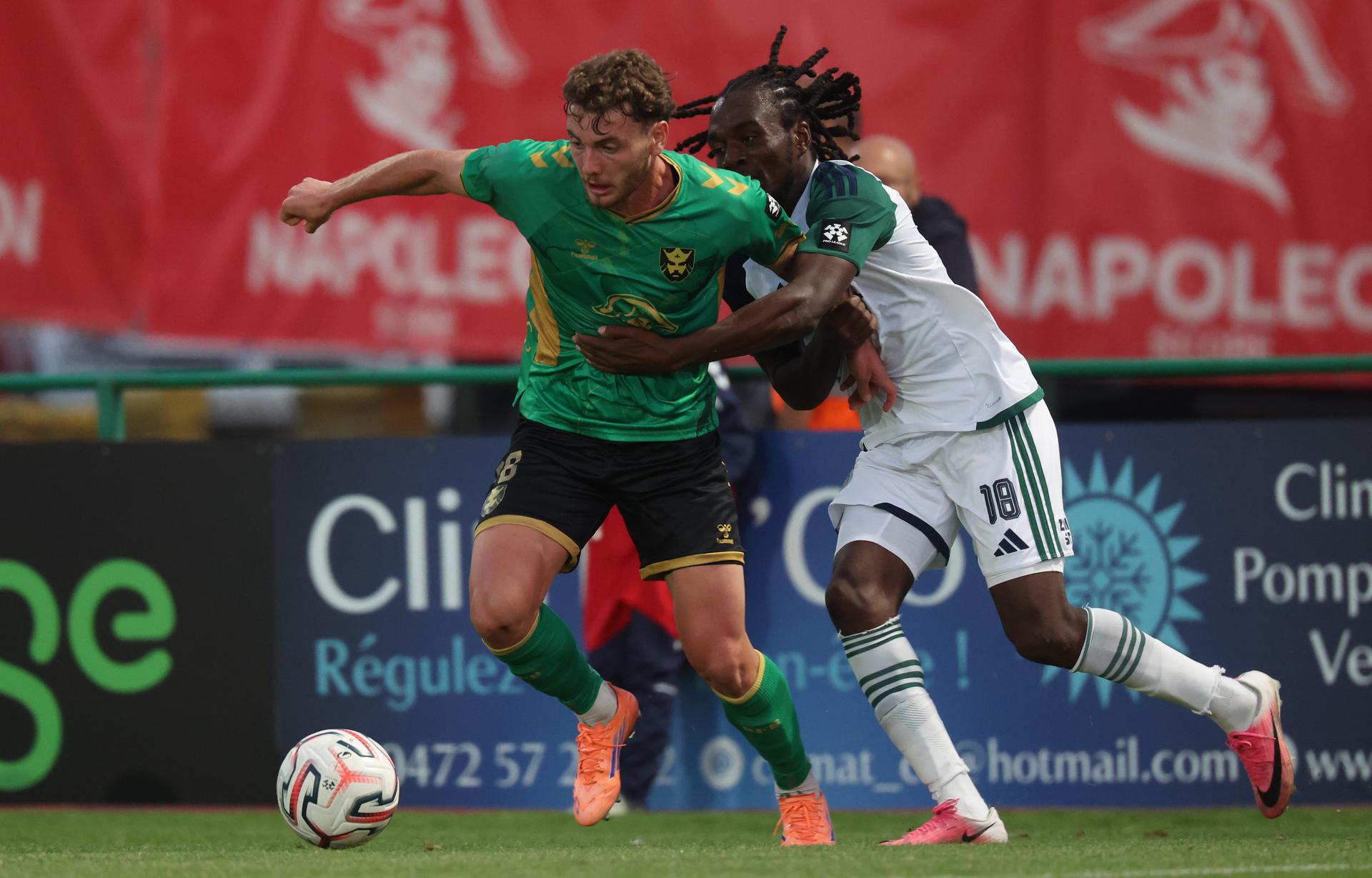 Hasselt's Javan Ngoyi and Francs Borains' Romeo Monticelli fight for the ball during a soccer match between Royal Francs Borains and Sporting Hasselt, Sunday 23 August 2026 in Boussu, on day 2 of the 2026-2027 'Challenger Pro League' 1B second division of the Belgian championship. BELGA PHOTO VIRGINIE LEFOUR