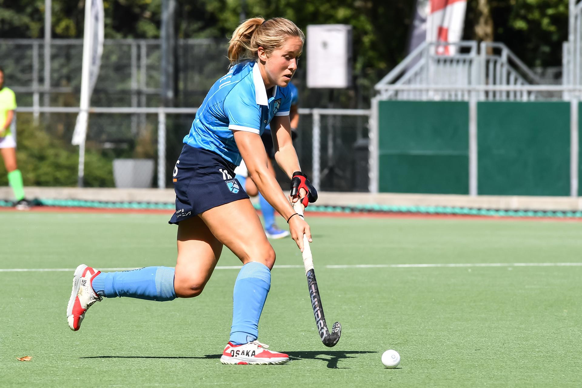 10 Braxgata's Louise Versavel pictured during a hockey game between Waterloo Ducks HC and Braxgata, Sunday 4 September 2022 in Waterloo, on day 1 of the Belgian Women Hockey League season 2022-2023. BELGA PHOTO JILL DELSAUX