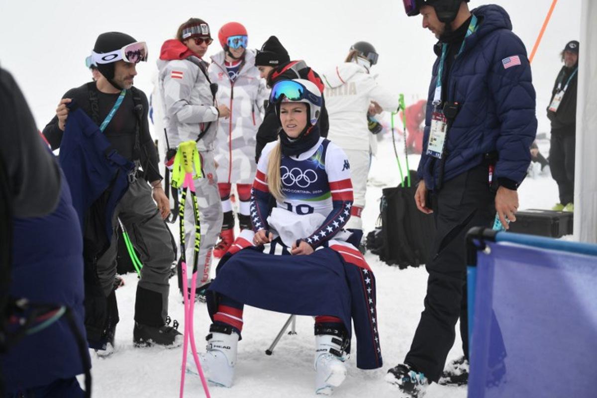 USA's Lindsey Vonn waits in the start area during a race suspension due to fog on the course, in the second official training for the women's downhill event ahead of the Milano Cortina 2026 Winter Olympic Games at the Tofane Alpine Skiing Centre in Cortina d'Ampezzo on February 6, 2026. Marco BERTORELLO / AFP