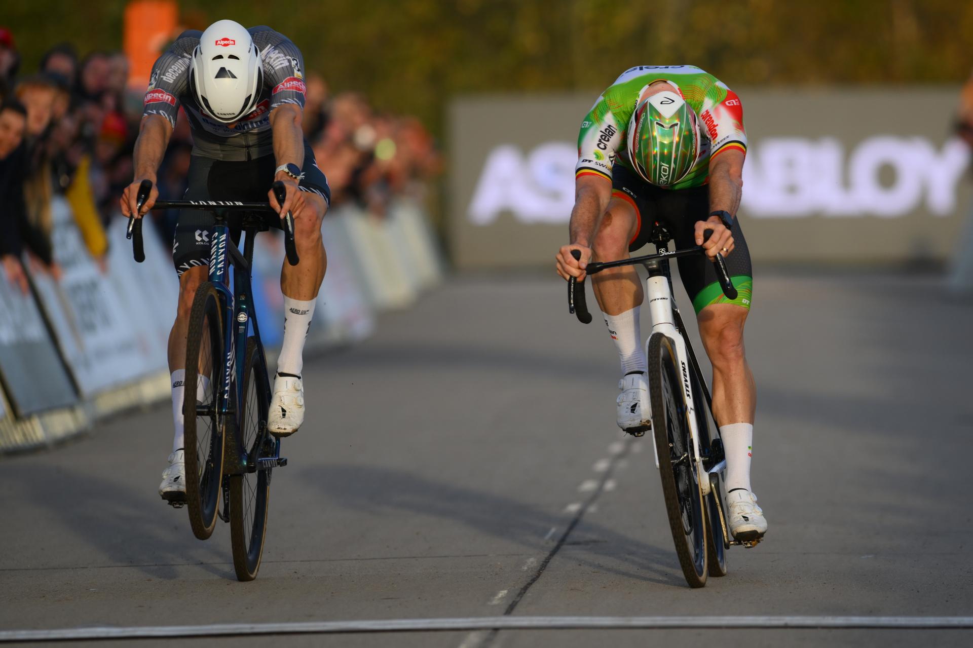 Belgian Laurens Sweeck sprints to win on the finish line ahead of Belgian Niels Vandeputte (L) at the men's elite race at the 'Jaarmarktcross' cyclocross cycling event in Niel, race 3/8 of the Superprestige competition, on Tuesday 11 November 2025. BELGA PHOTO DAVID PINTENS