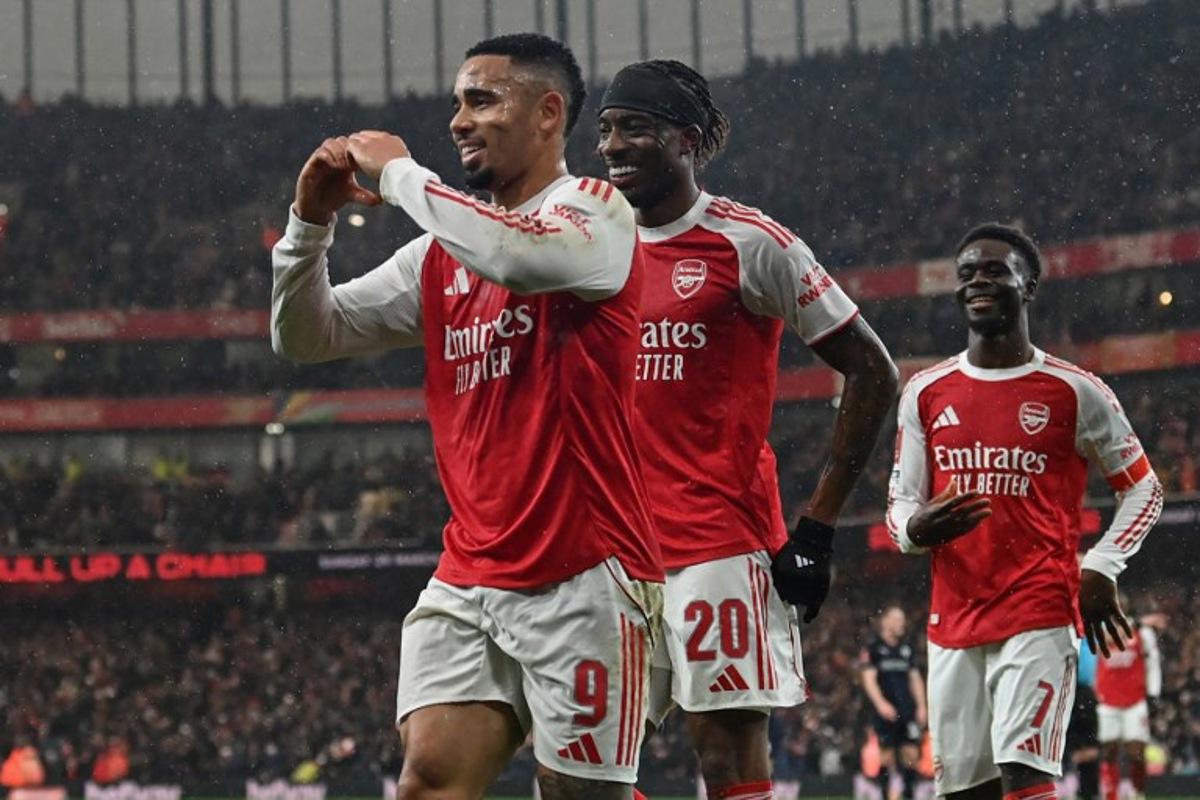 Arsenal's Brazilian striker #09 Gabriel Jesus (L) celebrates after scoring the team's fourth goal during the English FA Cup fourth round football match between Arsenal and Wigan Athletic at the Emirates Stadium in London on February 15, 2026. Glyn KIRK / AFP