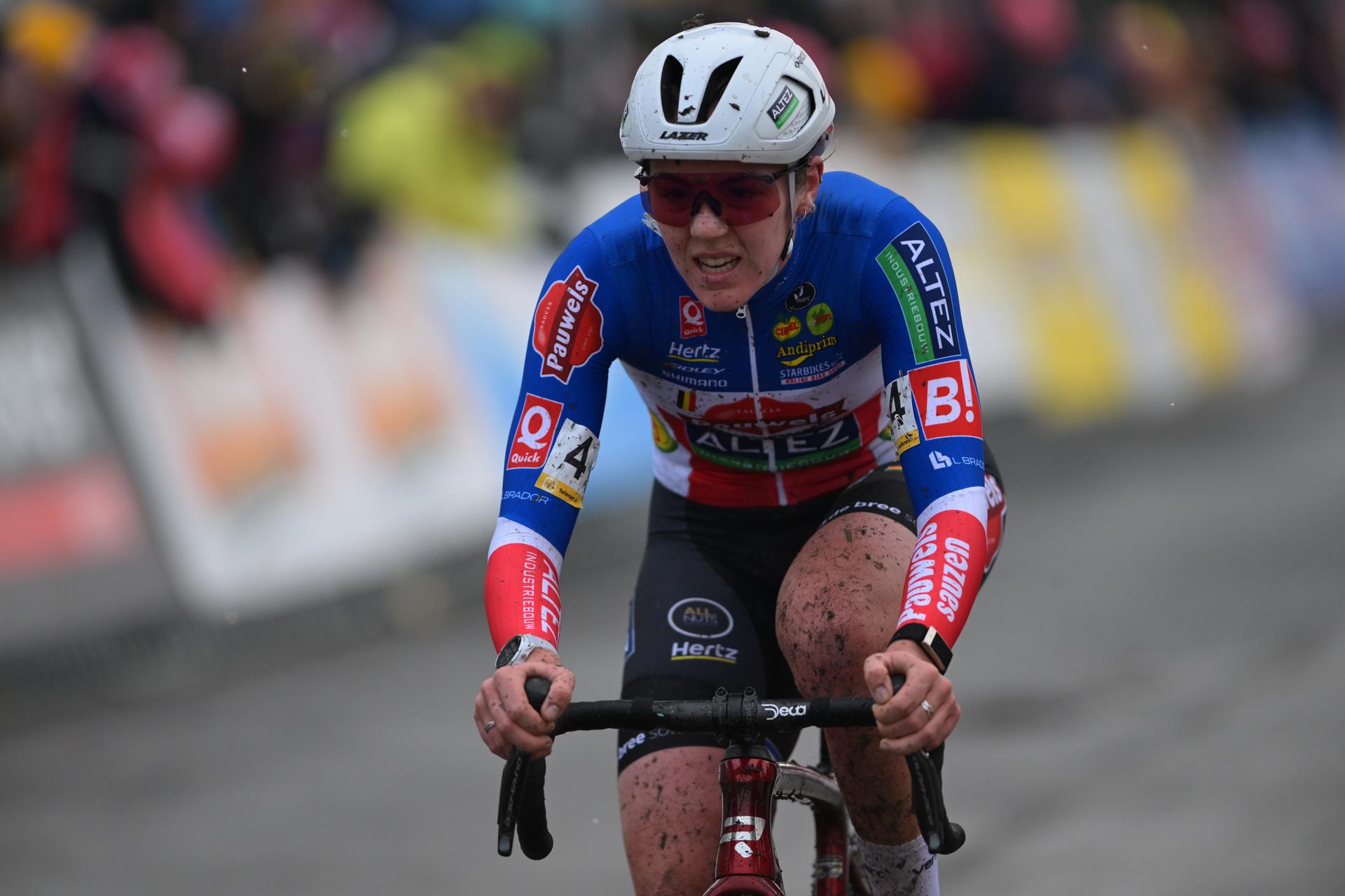 French Amandine Fouquenet pictured in action during the women elite race at the cyclocross cycling event in Gullegem on Saturday 03 January 2026, stage 7/8 in the Superprestige cyclocross cycling competition BELGA PHOTO DAVID PINTENS
