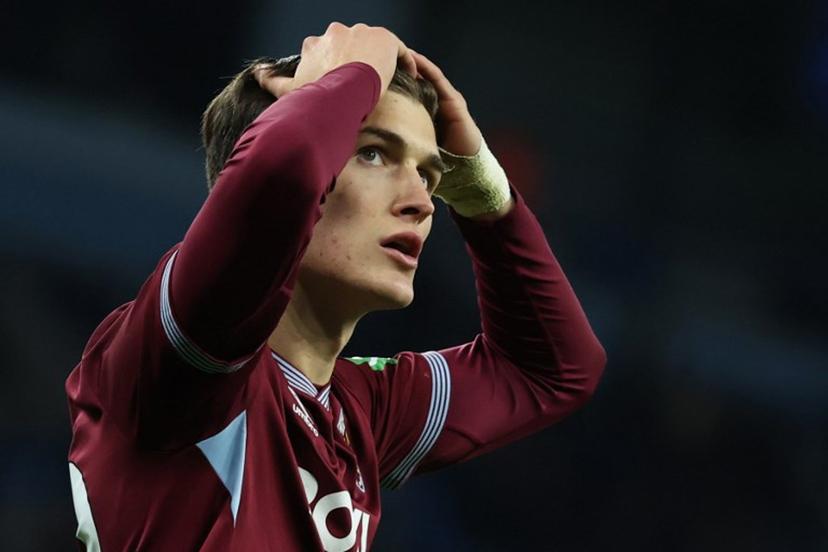 West Ham United's English midfielder #32 Freddie Potts reacts after missing a chance during the English Premier League football match between Manchester City and West Ham United at the Etihad Stadium in Manchester, north west England, on December 20, 2025. Darren Staples / AFP