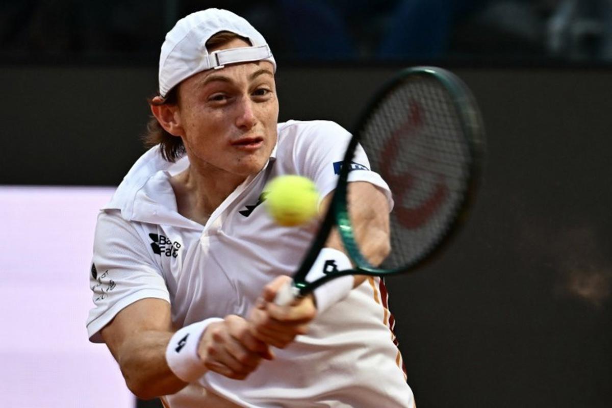 Peru's Ignacio Buse plays a backhand return to Italy's Lorenzo Sonego during their men's singles match of the WTA Rome Open tennis tournament at the Foro Italico in Rome on May 7, 2026. Filippo MONTEFORTE / AFP