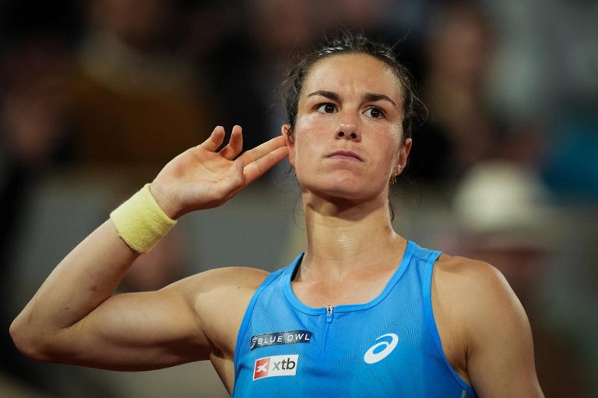 France's Lois Boisson reacts after winning a set during her women's singles quarter-final match against Russia's Mirra Andreeva on day 11 of the French Open tennis tournament on Court Philippe-Chatrier at the Roland-Garros Complex in Paris on June 4, 2025. Dimitar DILKOFF / AFP
