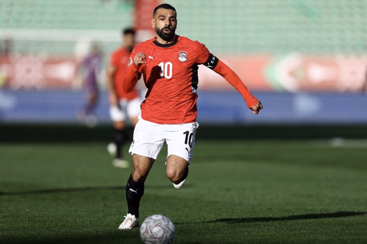 Egypt's forward #10 Mohamed Salah controls the ball during the Africa Cup of Nations (CAN) round of 16 football match between Egypt and Benin at the Grand Stadium in Agadir on January 5, 2026. FRANCK FIFE / AFP