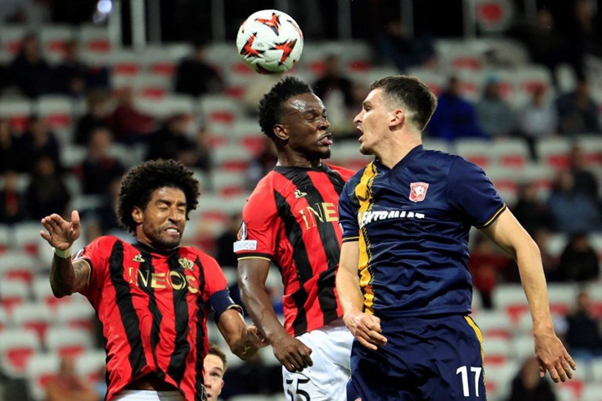 Nice's Burundian midfielder #55 Youssouf Ndayishimiye heads the ball next to Nice's Brazilian defender #04 Dante (L) and FC Twente's Belgian defender #17 Alex Van Hoorenbeeck during the UEFA Europa League, League phase - Matchday 4, football match between OGC Nice and FC Twente at the Grand Stade de Nice, in Nice on November 7, 2024. Nice's Burundian midfielder #55 Youssouf Ndayishimiye (C) and Nice's Brazilian defender #04 Dante (L) fights for the ball with FC Twente's Belgian defender #17 Alex Van Hoorenbeeck (R) Valery HACHE / AFP