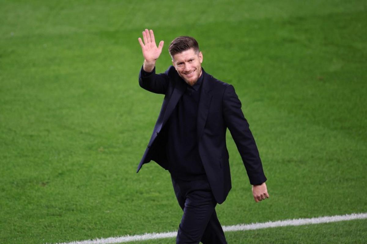 Monaco's Belgian head coach Sebastien Pocognoli waves ahead of the French L1 football match between AS Monaco and Paris FC at the Louis II Stadium (Stade Louis II) in the Principality of Monaco on November 1, 2025. Valery HACHE / AFP