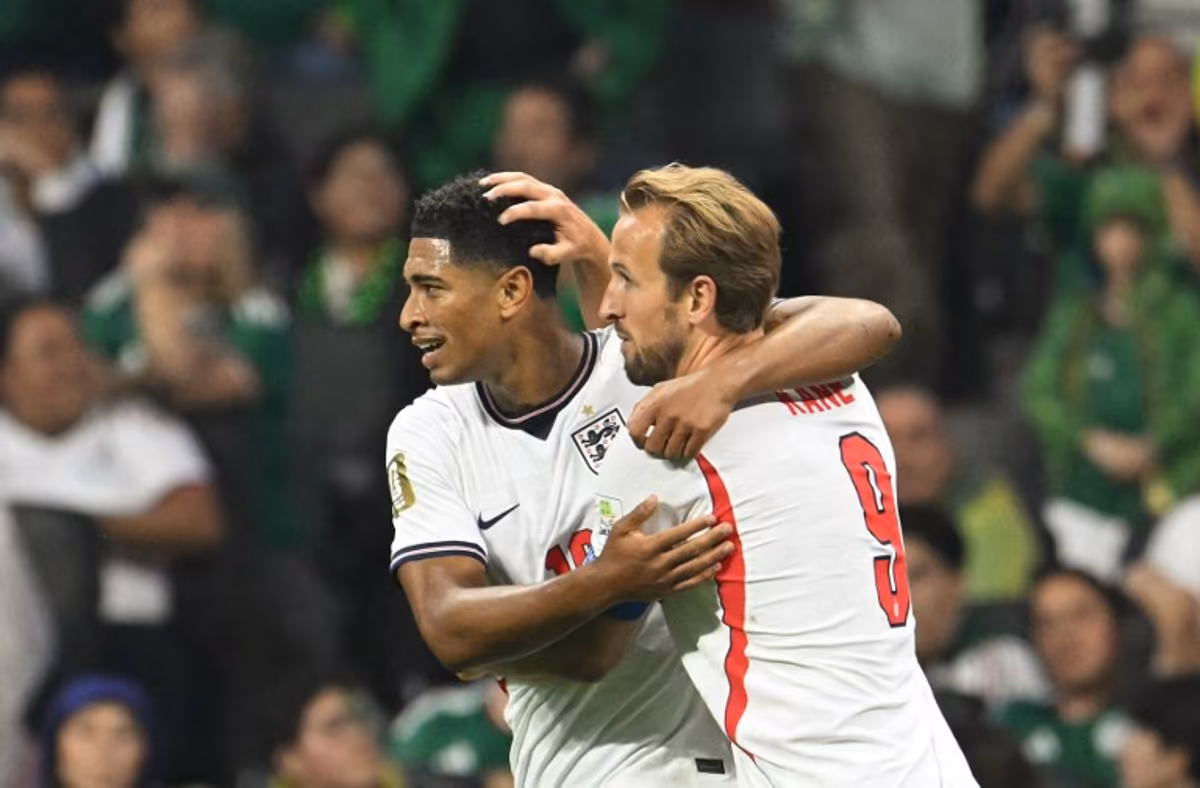 cEngland's midfielder #10 Jude Bellingham (L) celebrates scoring his team's first goal with teammate forward #09 Harry Kane (R) during the 2026 World Cup round of 16 football match between Mexico and England at the Mexico City Stadium in Mexico City on July 5, 2026. Yuri CORTEZ / AFP