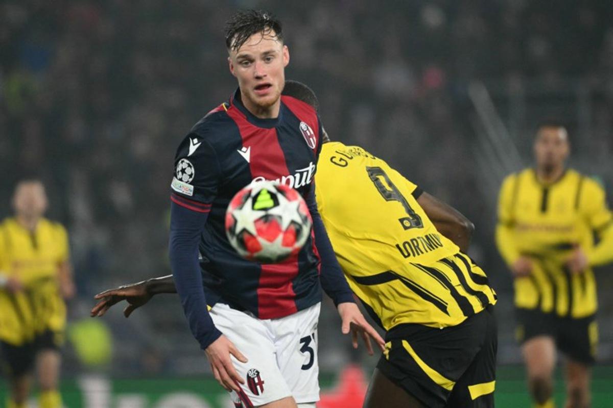 Bologna's Dutch defender #31 Sam Beukema fights for the ball with Dortmund's Guinean forward #09 Serhou Guirassy during the UEFA Champions League football match between Bologna and Borussia Dortmund at the Renato Dall'Ara stadium in Bologna on January 21, 2025. Alberto PIZZOLI / AFP