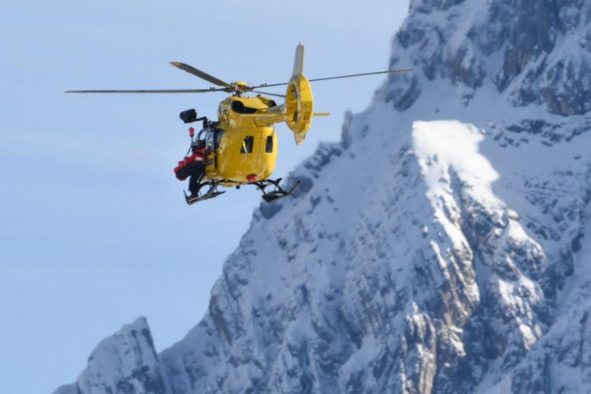 US' Lindsey Vonn is transported by helicopter after crashing in the women's downhill event during the Milano Cortina 2026 Winter Olympic Games at the Tofane Alpine Skiing Centre in Cortina d'Ampezzo on February 8, 2026. Marco BERTORELLO / AFP