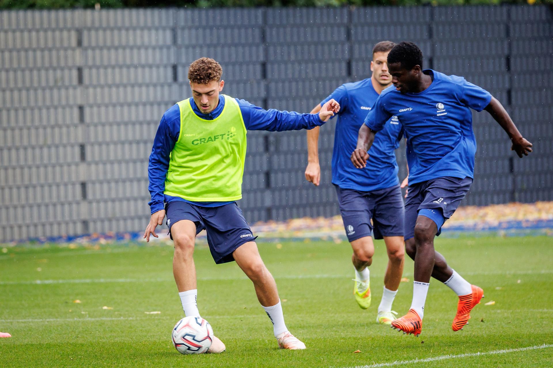 Gent's Mathias Delorge and Gent's Leonardo Lopes Da Silva pictured in action during a training session of Belgian soccer team KAA Gent, Wednesday 19 August 2026 in Gent, in preparations of the first leg of the play-off round for the UEFA Conference League league phase, against Scottish team Hibernian FC. BELGA PHOTO KURT DESPLENTER