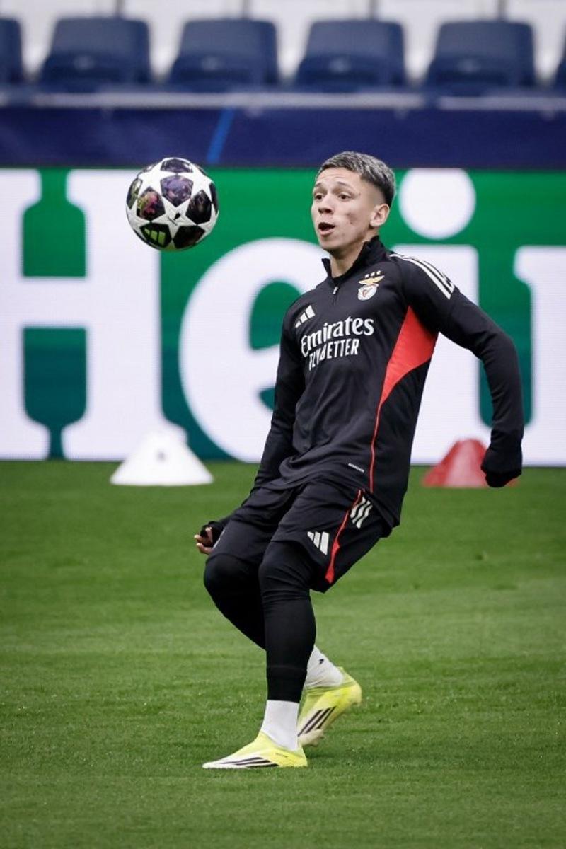 SL Benfica's Argentine forward #25 Gianluca Prestianni controls the ball during a training session on the eve of their UEFA Champions League knockout round play-off second leg football match against Real Madrid CF at Santiago Bernabeu Stadium in Madrid on February 24, 2026. Oscar DEL POZO / AFP