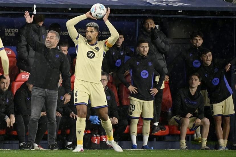 Barcelona's German coach Hans-Dieter Flick (L) gestures as Barcelona's Uruguayan defender #04 Ronald Federico Araujo da Silva takes a throw-in during the Spanish league football match between CA Osasuna and FC Barcelona at El Sadar Stadium in Pamplona on May 2, 2026. ANDER GILLENEA / AFP