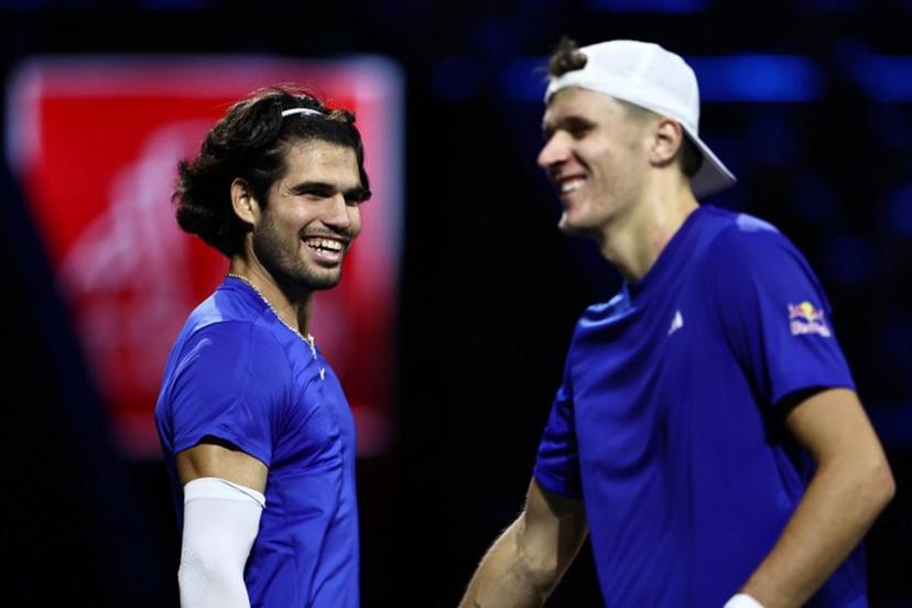 Spain's Carlos Alcaraz (L) and Czech Republic's Jakub Mensik (R) for Team Europe react while playing against Kazakhstan's Alexander Bublik and USA's Taylor Fritz for Team World during their 2026 Laver Cup men's doubles tennis match, at the O2 Arena in London on September 25, 2026. Henry Nicholls / AFP