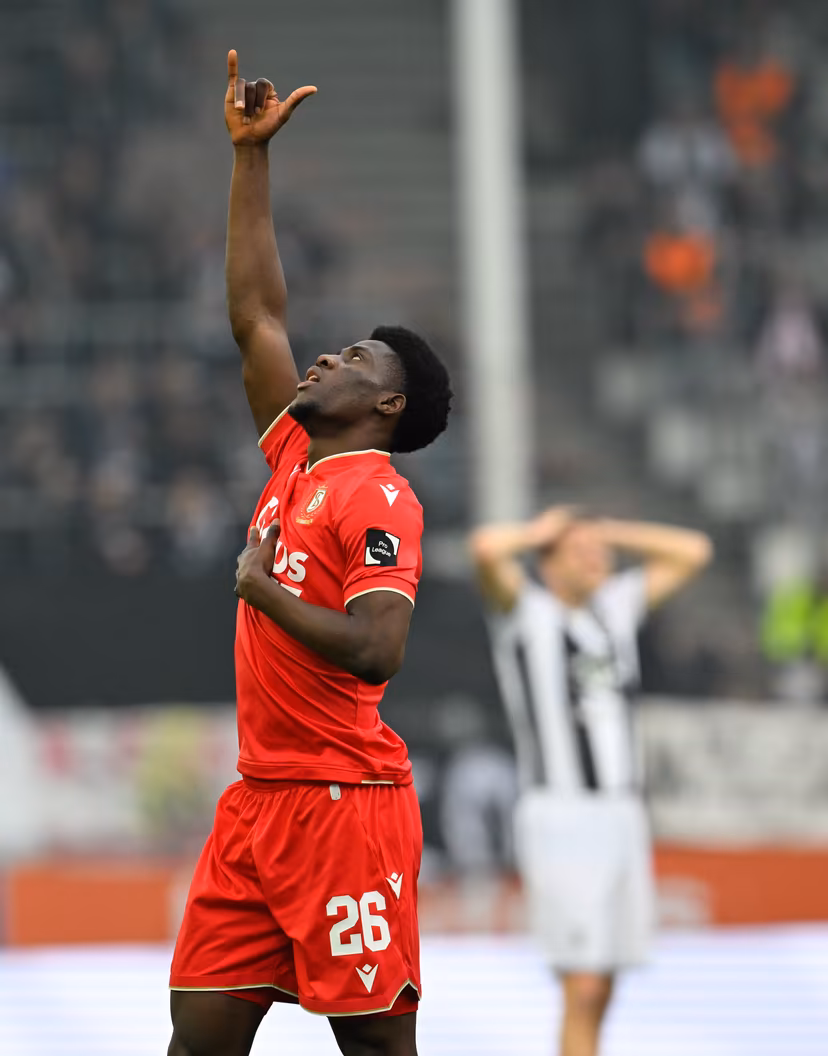 Standard's Bernard Nguene celebrates after scoring during a soccer match between Sporting Charleroi and Standard de Liege, Saturday 18 April 2026 in Charleroi, on the third day of the Europe Play-offs (PO2) of the 2025-2026 'Jupiler Pro League' first division of the Belgian championship. BELGA PHOTO JOHN THYS