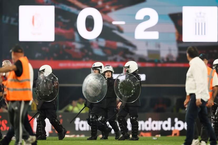 policemen on the pitch after a soccer match between Standard de Liege and Sporting Charleroi, Saturday 23 May 2026 in Liege, on the last day of the Europe Play-offs of the 2025-2026 'Jupiler Pro League' first division of the Belgian championship. BELGA PHOTO BRUNO FAHY