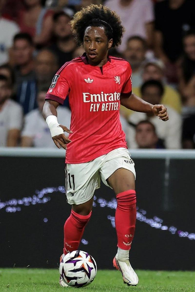 Lyon's Belgian forward #11 Malick Fofana runs with the ball during the French L1 football match between Toulouse Football Club (TFC) and Olympique Lyonnais (OL) at the Stadium in Toulouse, southwestern France, on August 22, 2026. Valentine CHAPUIS / AFP