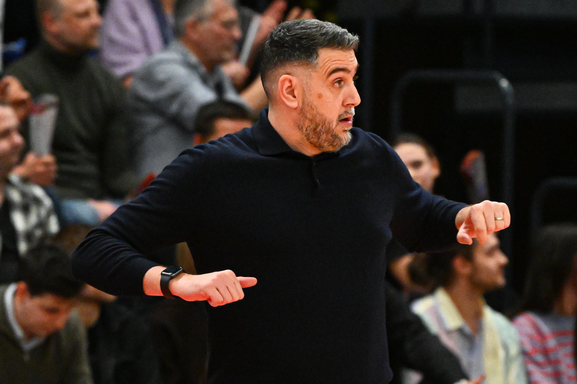 Oostende's head coach Georgios Dedas pictured during a basketball match between Limburg United and BC Oostende, Friday 13 February 2026 in Hasselt, on day 19 of the 'BNXT League' Belgian/ Dutch first division basket championship. BELGA PHOTO JILL DELSAUX