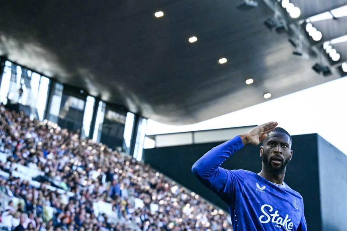 Everton's Portuguese striker #14 Beto celebrates after scoring his team third goal during the English Premier League football match between Fulham and Everton at Craven Cottage in London on May 10, 2025. Ben STANSALL / AFP