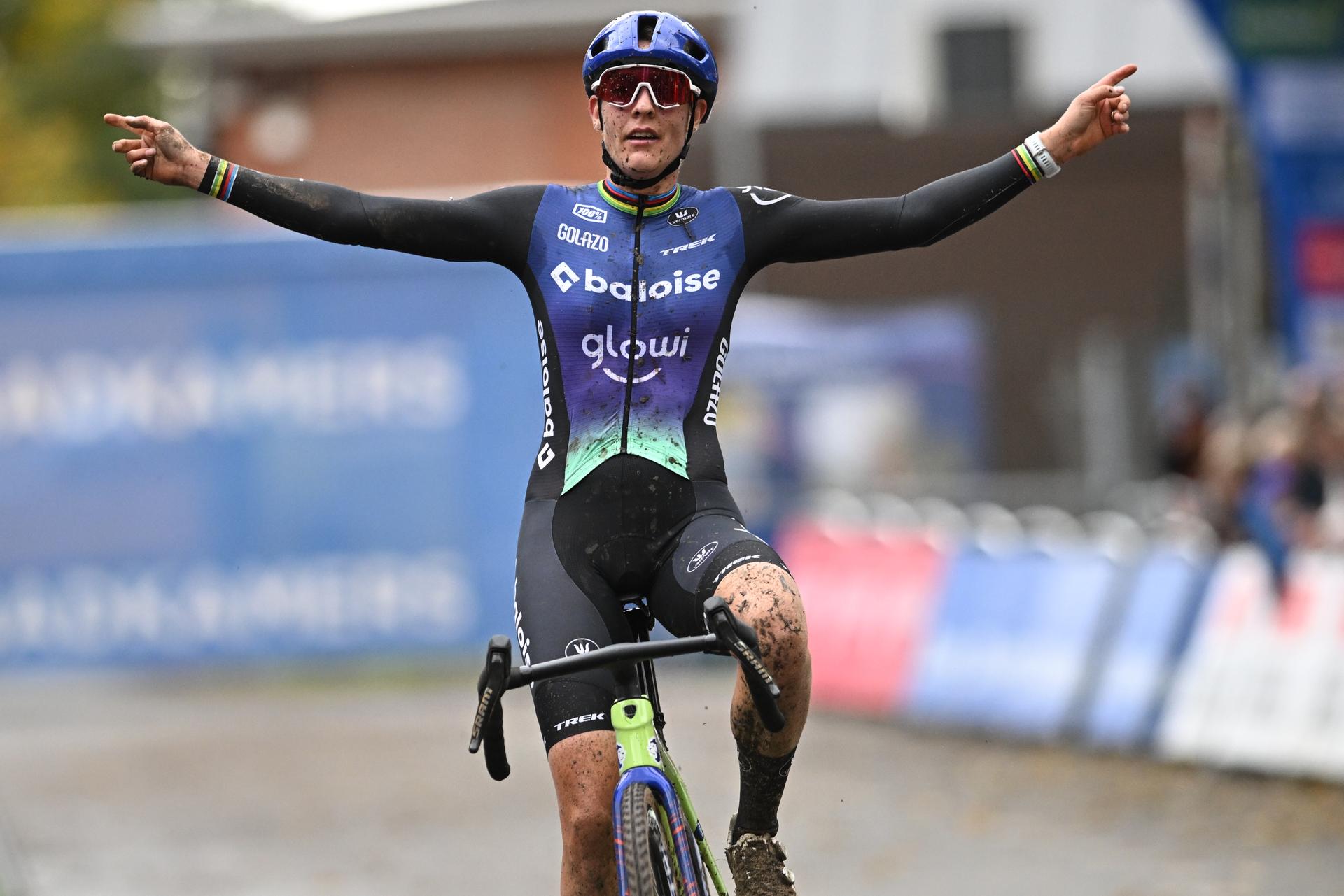 Dutch Lucinda Brand celebrates as she crosses the finish line at the elite women race of the "Rapencross" cyclocross in Lokeren, the second race (out of 8) of the X2O Badkamers Trophy, Sunday 02 November 2025. BELGA PHOTO DAVID PINTENS