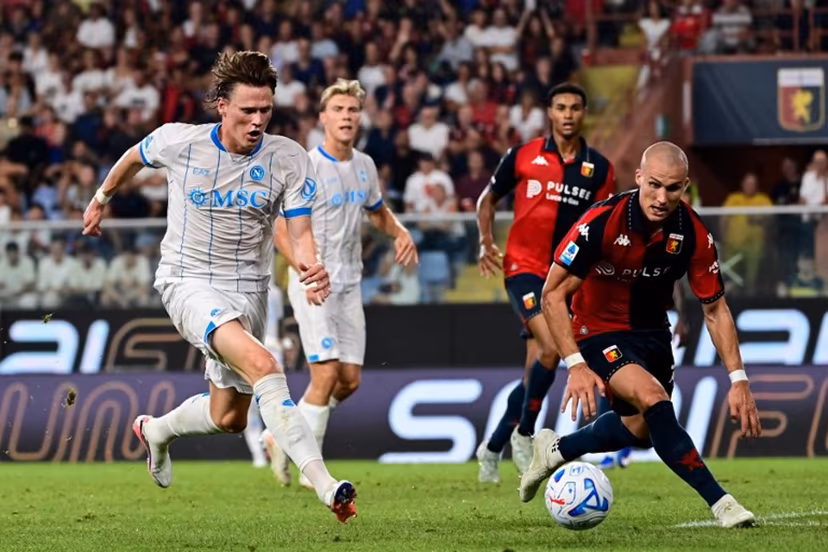 Napoli's Scottish midfielder #8 Scott McTominay (L) fights for the ball with Genoa's Norwegian defender #5 Leo Ostigard during the Italian Serie A football match between Genoa CFC and SSC Napoli at the Luigi-Ferraris stadium in Genoa on August 22, 2026. Piero CRUCIATTI / AFP