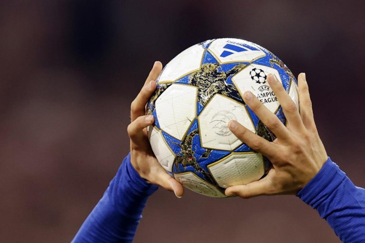 Chelsea's Spanish defender #03 Marc Cucurella holds the official Champions League matchball during the UEFA Champions League football match between FC Bayern Munich and Chelsea FC in Munich, southern Germany on September 17, 2025. Alexandra BEIER / AFP