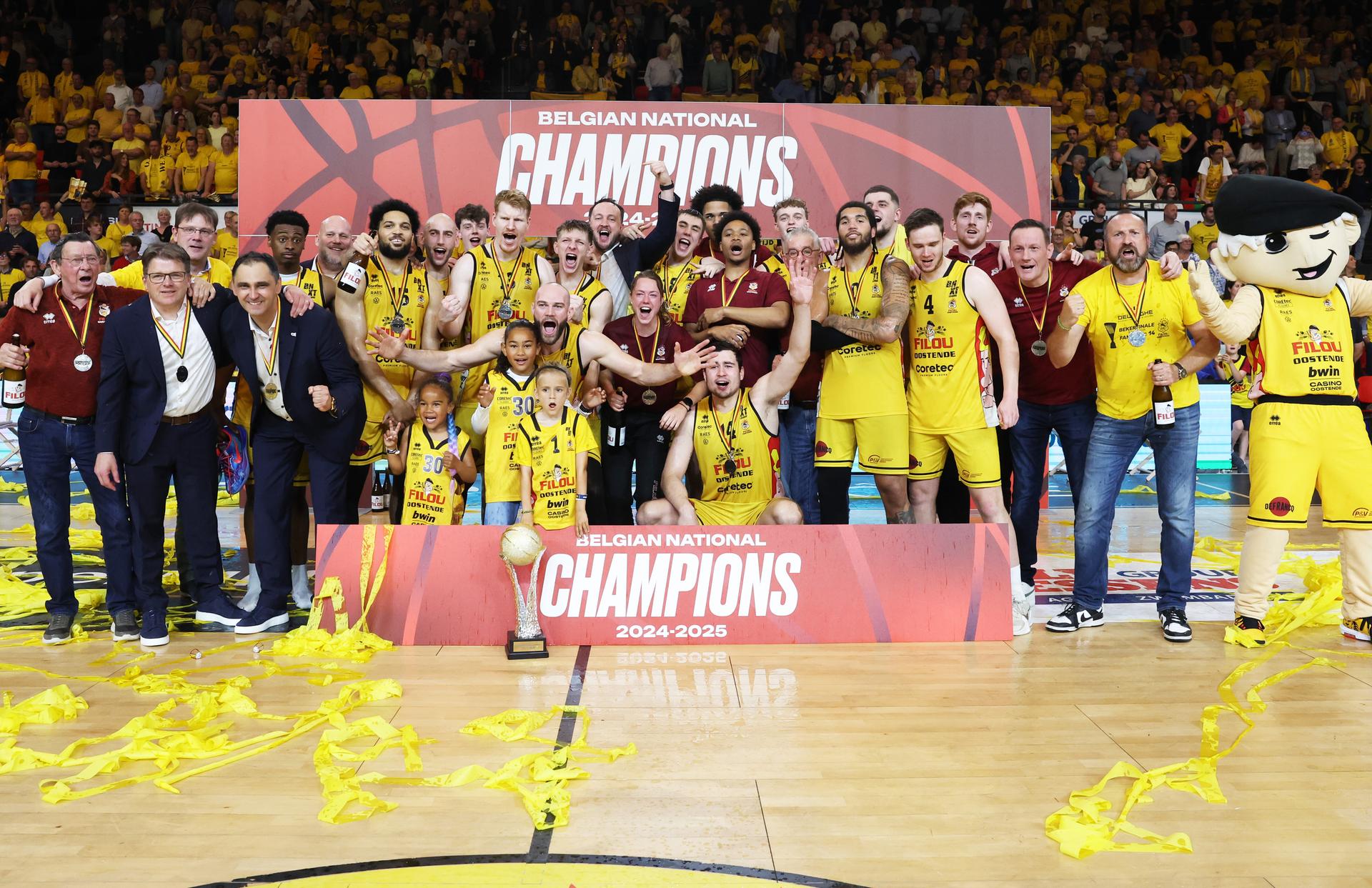 Oostende's players and staff celebrate after winning the Belgian BNXT championship, Saturday 07 June 2025 in Oostende. BC Oostende defeats Kangoeroes Mechelen 100-76 in the fourth game of the best-of-5 finals in the playoffs of the 'BNXT League' Belgian/ Dutch first division basket championship. BELGA PHOTO KURT DESPLENTER
