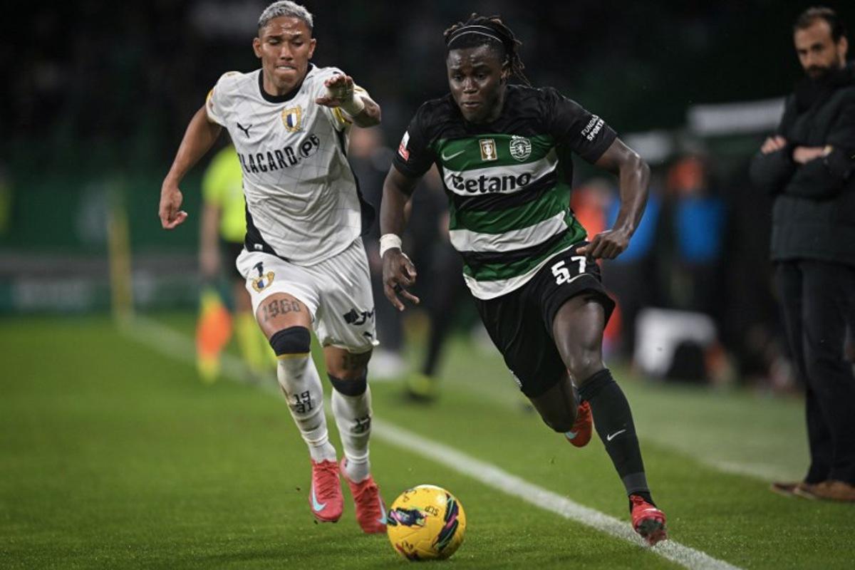 Sporting Lisbon's Portuguese defender #57 Geovany Quenda (R) runs with the ball challenged by FC Famalicao's Brazilian forward #07 Marcos Vinicios during the Portuguese League football match between Sporting CP and FC Famalicao at Jose Alvalade stadium in Lisbon on March 15, 2025. Patricia DE MELO MOREIRA / AFP