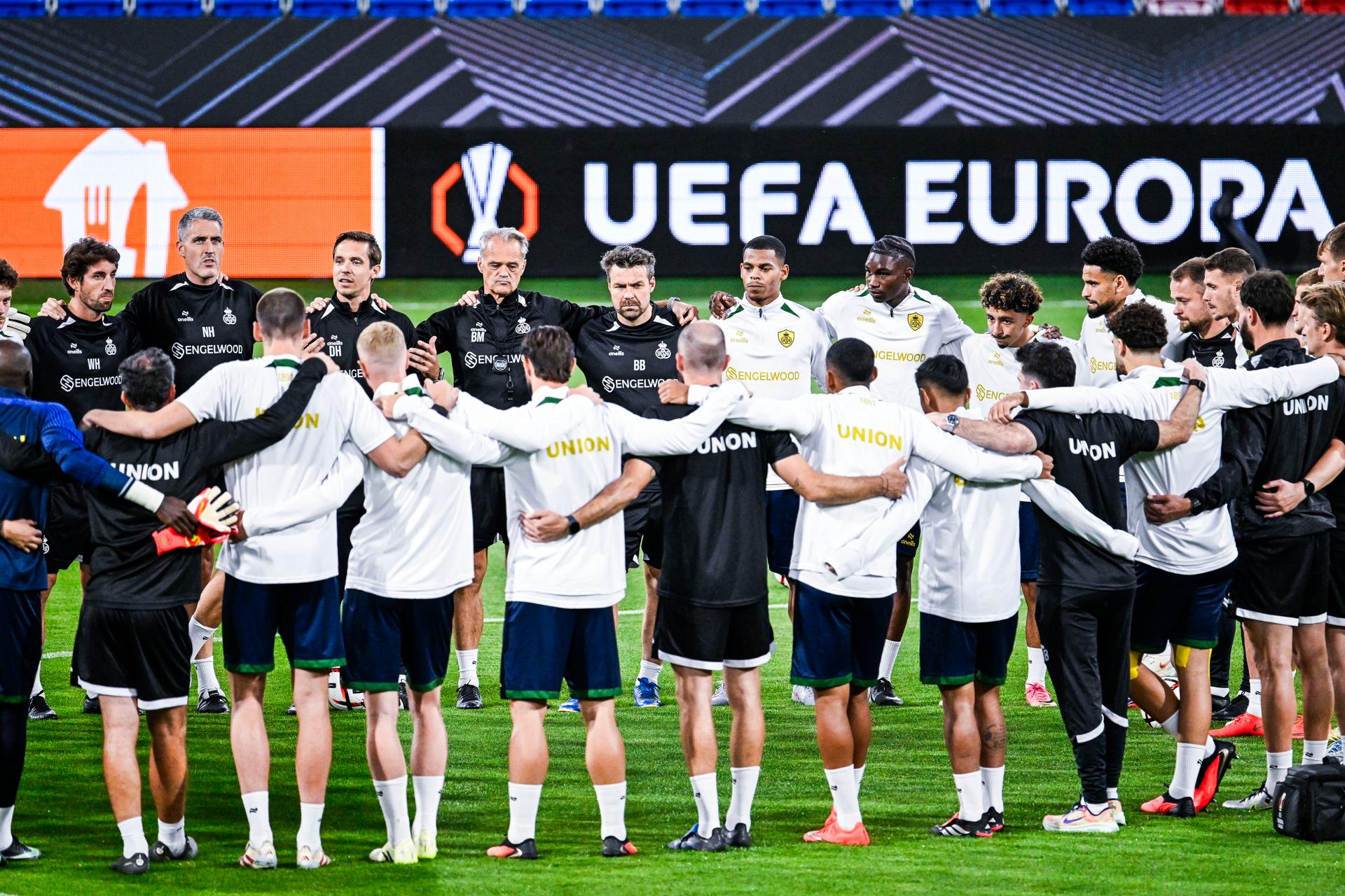 Union's head coach David Hubert and his players pictured during a training of Belgian soccer team Royale Union Saint-Gilloise ahead of the game against Czech soccer club FC Viktoria Plzen, Wednesday 16 September 2026 in Plzen, for the first day (out of 8) in the league phase of the UEFA Europa League competition. BELGA PHOTO TOM GOYVAERTS