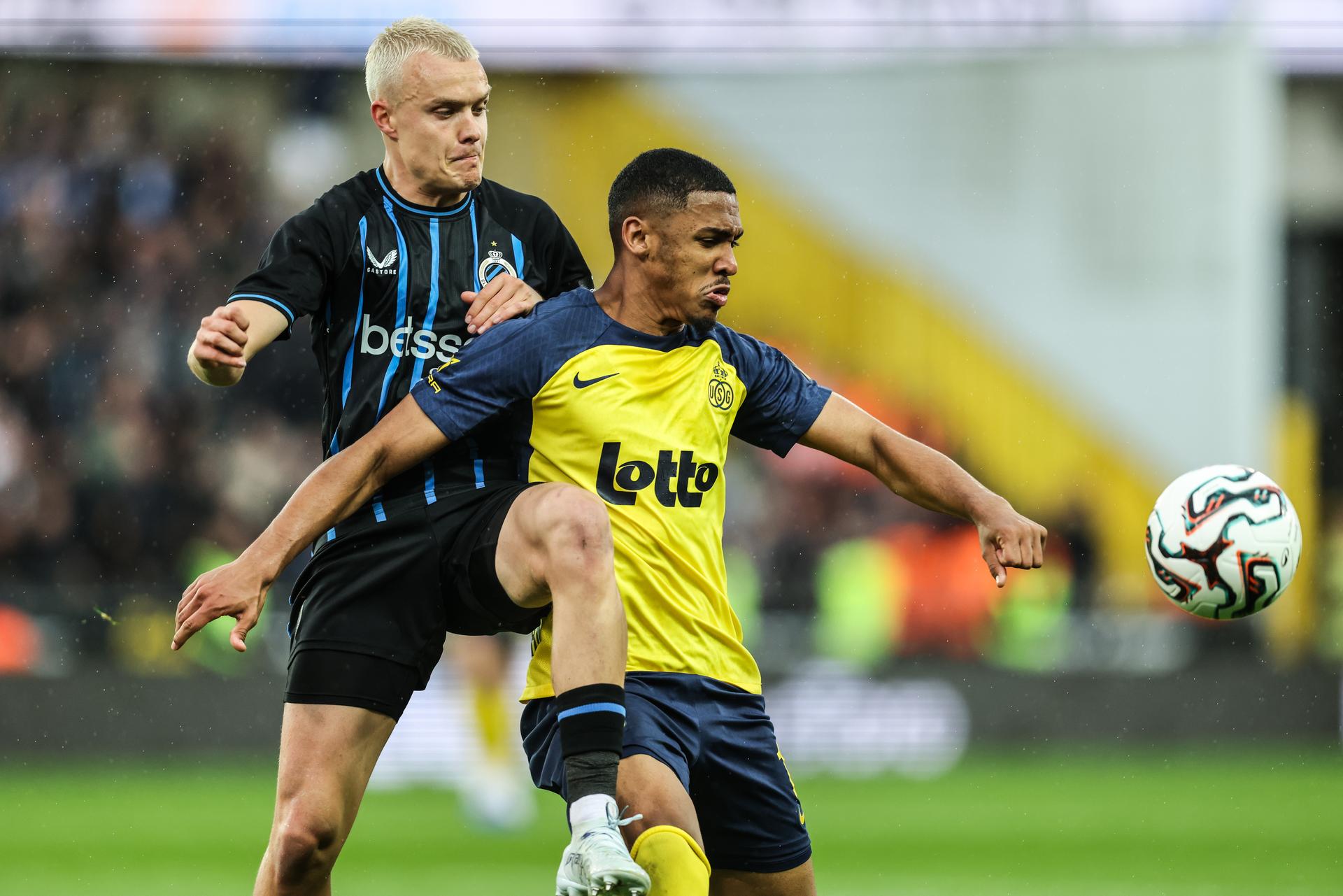 Club's Hugo Siquet and Union's Guilherme Smith fight for the ball during a game between Belgian soccer team Club Brugge KV and Royale Union Saint-Gilloise, Sunday 17 May 2026 in Brugge, on day 8 of the Champion's Play-Off (PO 1) competition of the Jupiler Pro League. BELGA PHOTO BRUNO FAHY