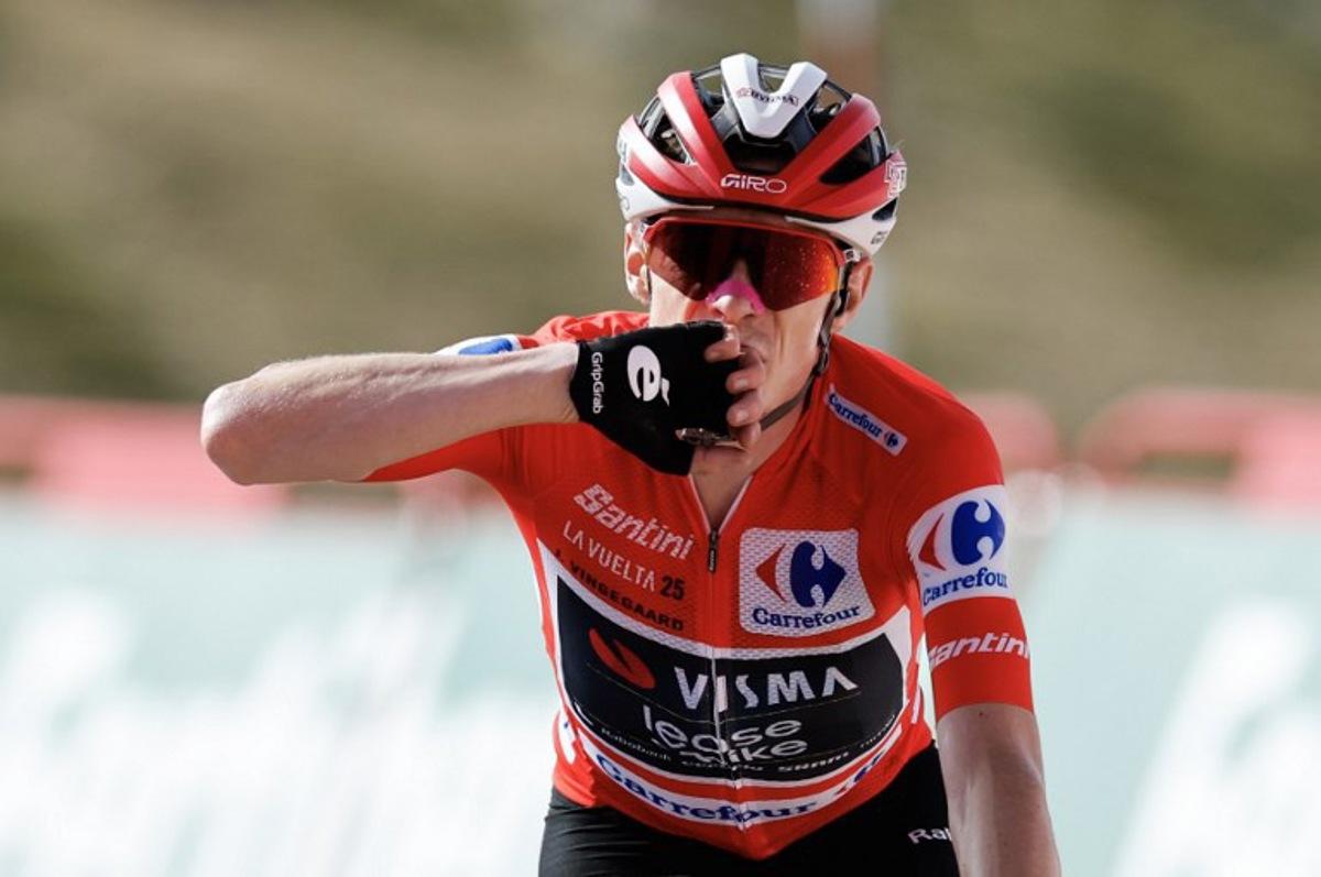 Overall leader team Visma-Lease a bike's Danish rider Jonas Vingegaard celebrates winning the 20th stage of the Vuelta a Espana 2025, a 156 km race between Robledo de Chavela and Bola del Mundo, near Navacerrada, on September 13, 2025. Oscar DEL POZO / AFP