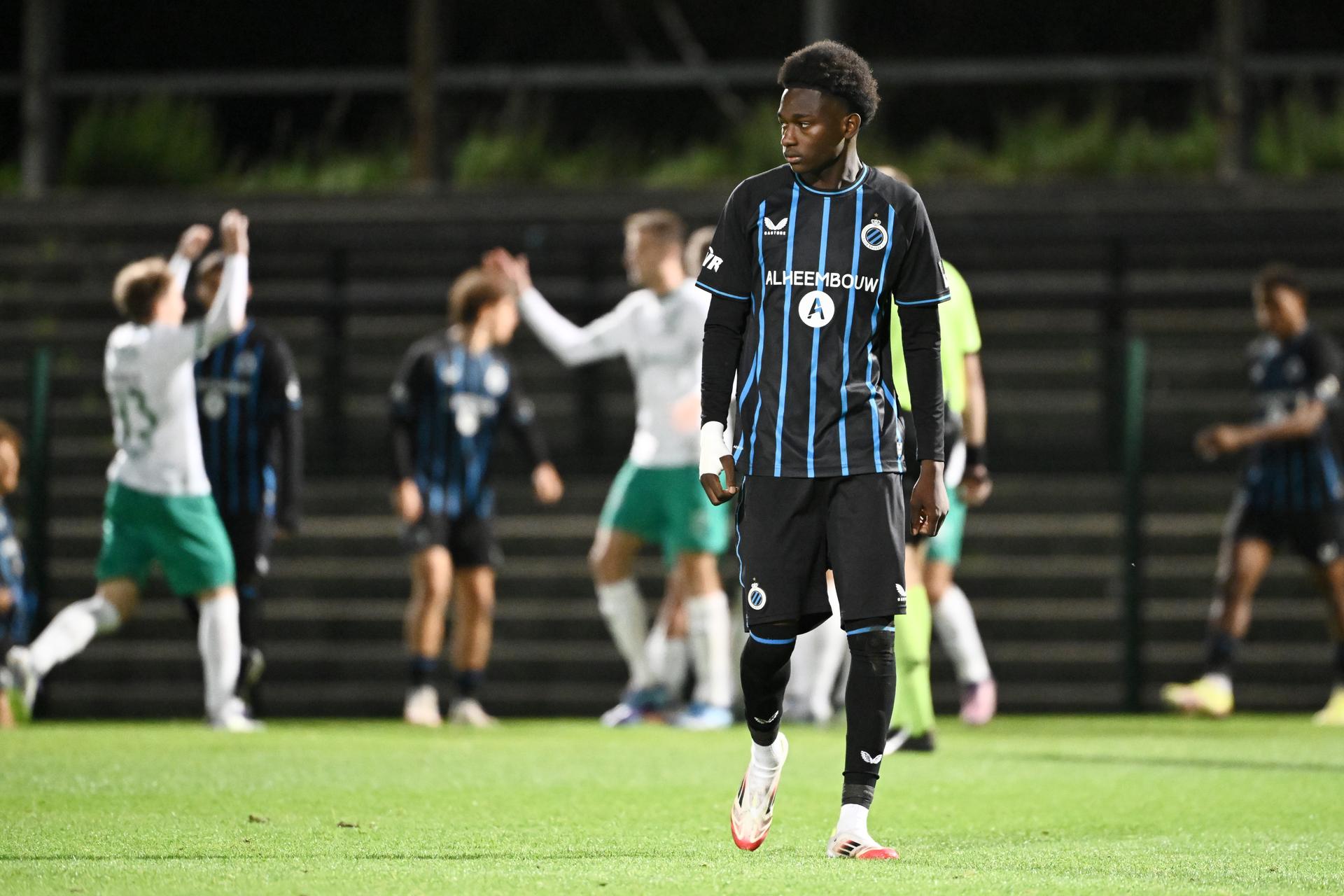 Club's Jesse Bisiwu looks dejected after Lommel scored the 0-1 goal during a soccer game between Club NXT and Lommel SK, Wednesday 24 September 2025 in Roeselare, on day 7 of the 2025-2026 'Challenger Pro League' 1B second division of the Belgian championship. BELGA PHOTO MAARTEN STRAETEMANS