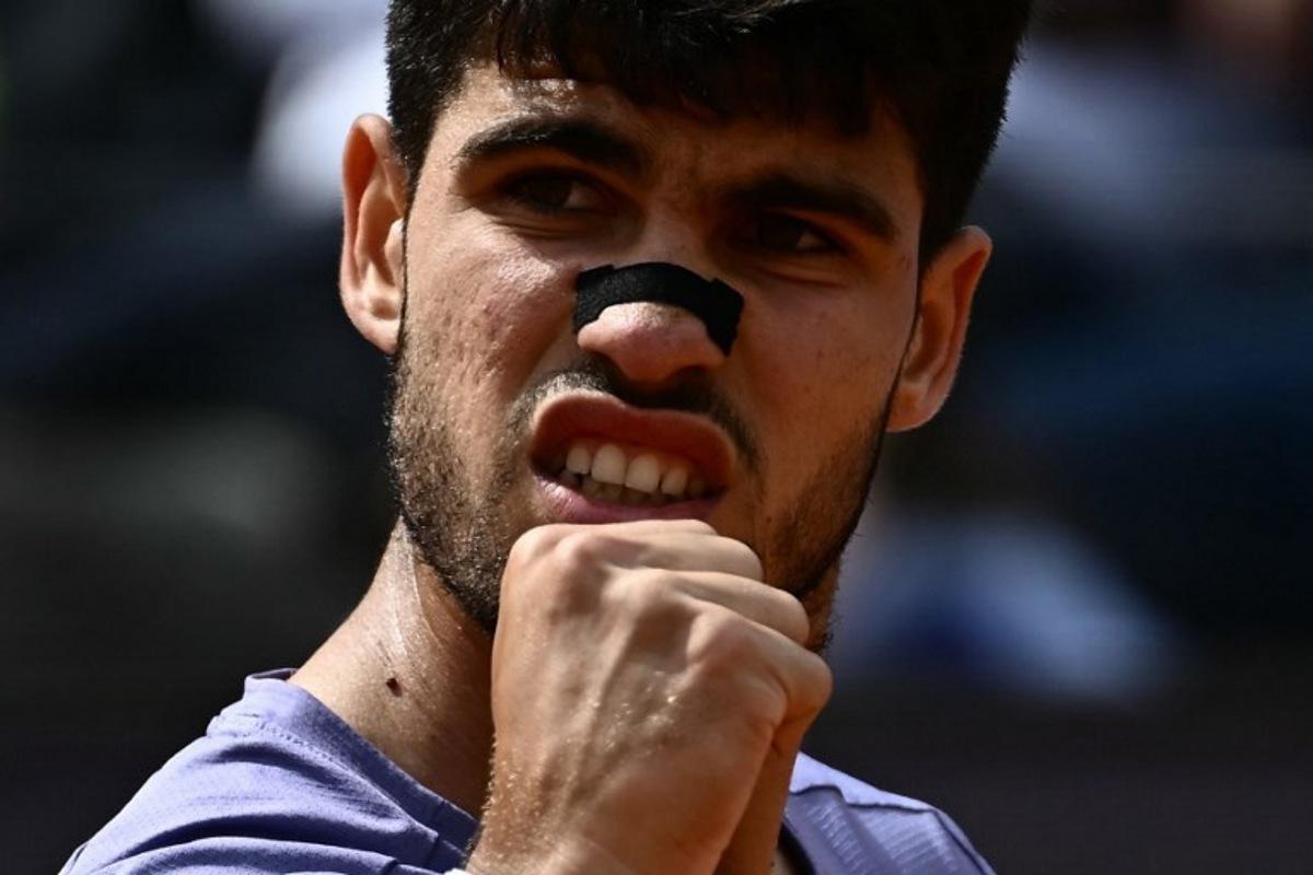 Spain's Carlos Alcaraz reacts after a point against Great Britain's Jack Draper during their men's singles match of the ATP Rome Open tennis tournament at Foro Italico in Rome on May 14, 2025. Filippo MONTEFORTE / AFP