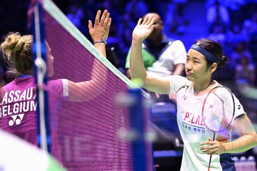 South Korea's An Se-young (R) taps hands with Belgium's Clara Lassaux after winning their women's singles match at the badminton BWF World Championships at the Adidas Arena in Paris, on August 25, 2025. Bertrand GUAY / AFP