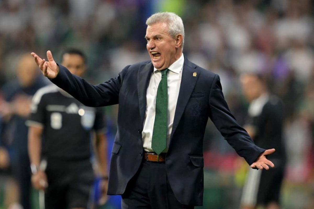 Mexico's head coach Javier Aguirre gestures during the 2026 World Cup round of 16 football match between Mexico and England at the Mexico City Stadium in Mexico City on July 5, 2026. CARL DE SOUZA / AFP