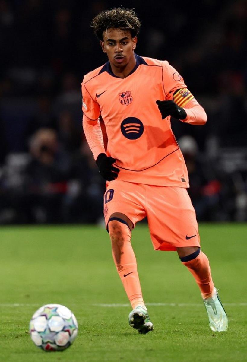Barcelona's Spanish forward #10 Lamine Yamal controls the ball during the UEFA Champions League first round day 3 football match between Paris Saint Germain (PSG) and FC Barcelona at the Parc de Princes stadium in Paris on October 20, 2026. FRANCK FIFE / AFP