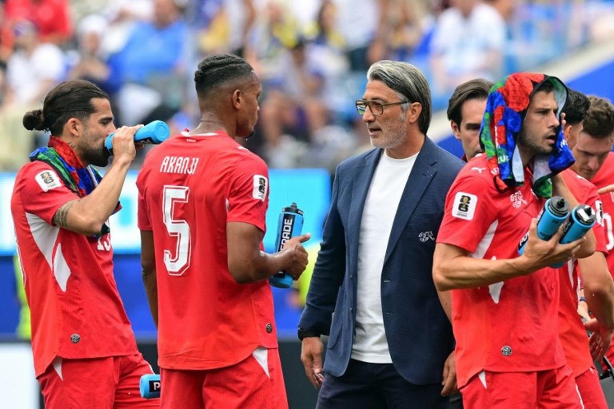 Switzerland's head coach Murat Yakin speaks to defender #05 Manuel Akanji during the cooling break of the 2026 World Cup Group B football match between Switzerland and Bosnia and Herzegovina at Los Angeles Stadium in Inglewood on June 18, 2026. Frederic J. Brown / AFP