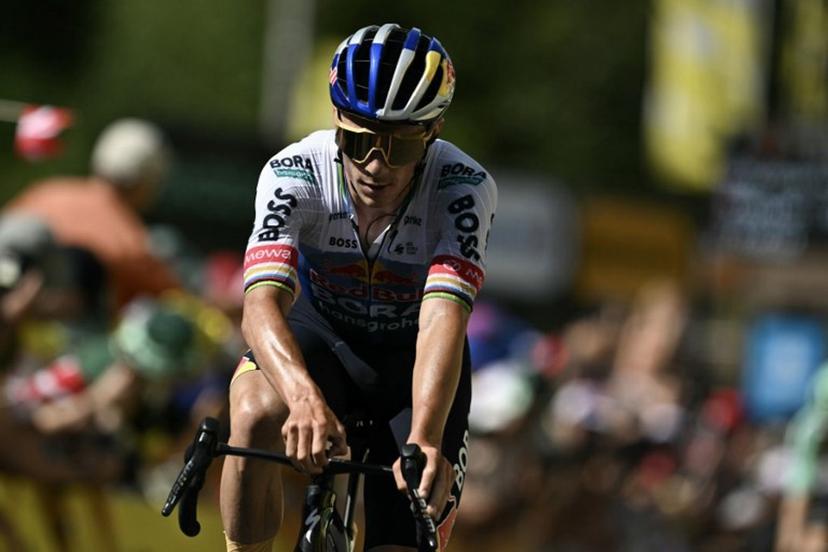 Red Bull - BORA - hansgrohe team's Belgian rider Remco Evenepoel cycles to the finish line to take second place in the 10th stage of the 113th edition of the Tour de France cycling race, 166,6 km between Aurillac and Le Lioran in the Massif Central, on July 14, 2026. Jeff PACHOUD / AFP
