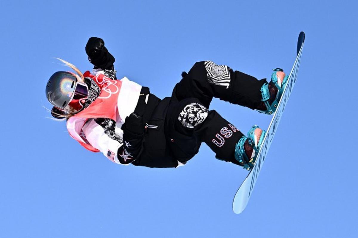 USA's Jamie Anderson competes in the snowboard women's slopestyle final run during the Beijing 2022 Winter Olympic Games at the Genting Snow Park H & S Stadium in Zhangjiakou on February 6, 2022. Marco BERTORELLO / AFP