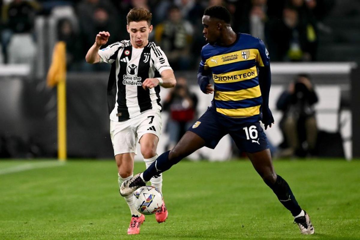 Juventus' portuguese forward Francisco Conceicao fights for the ball with Parma's Belgian midfielder Mandela Keita (R) during the Italian Serie A football match between Juventus and Parma, at the Allianz Stadium, in Turin on October 30, 2024. Marco BERTORELLO / AFP