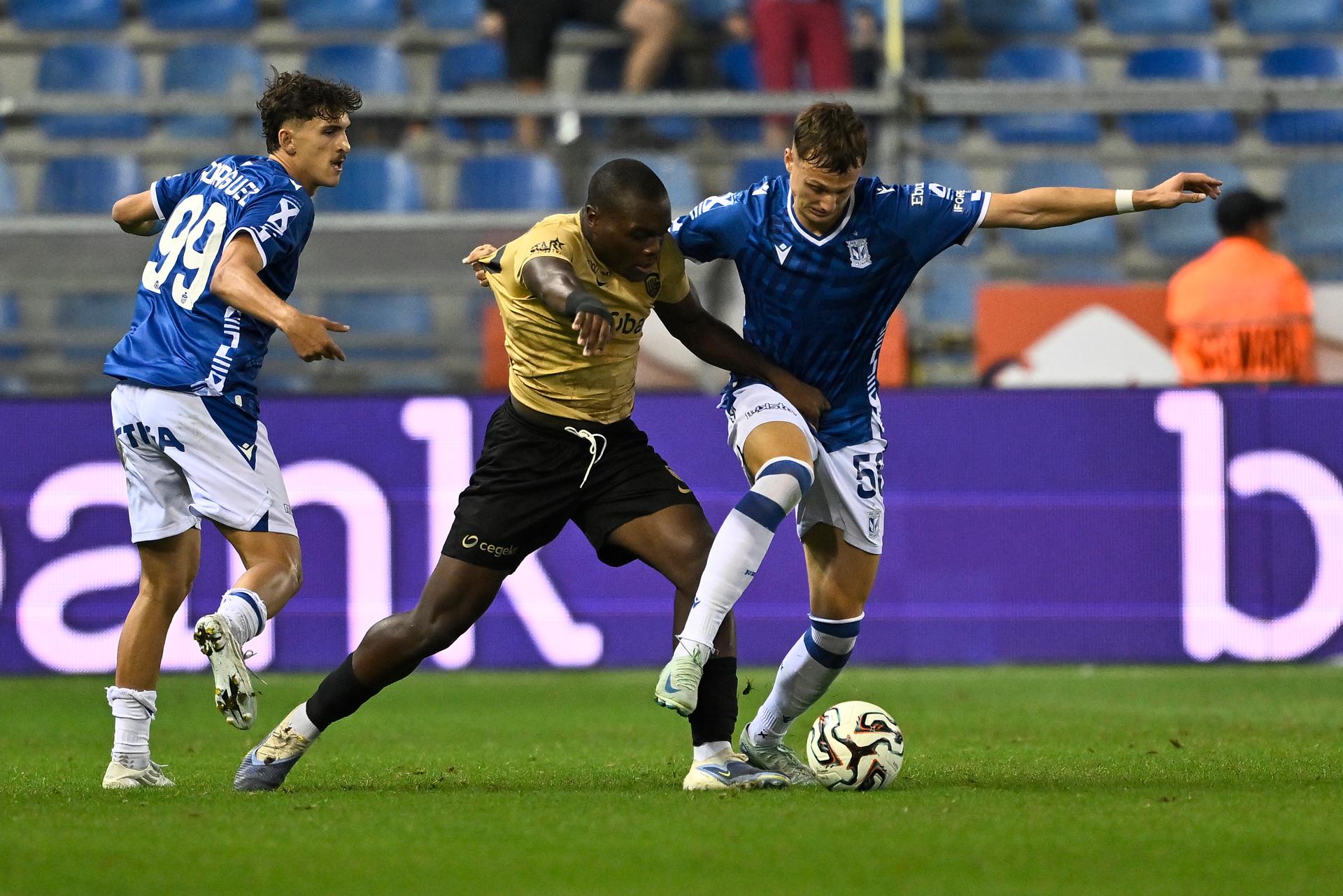Genk's Ken Nkuba and Lech Poznan's Kornel Lisman fight for the ball during a soccer match between Belgian soccer team KRC Genk and Polish team KKS Lech Poznan, in Genk on Thursday 28 August 2025, the return leg in the play-offs of the UEFA Europa League competition. Genk won the first leg 1-5. BELGA PHOTO JOHAN EYCKENS
