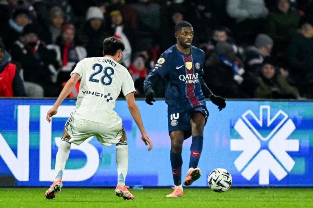 Paris Saint-Germain's French forward #10 Ousmane Dembele (R) fights for the ball with Paris FC's Belgian defender #28 Thibault De Smet during the French L1 football match between Paris Saint-Germain (PSG) and Paris FC at the Parc des Princes stadium in Paris on January 4, 2026. Blanca CRUZ / AFP