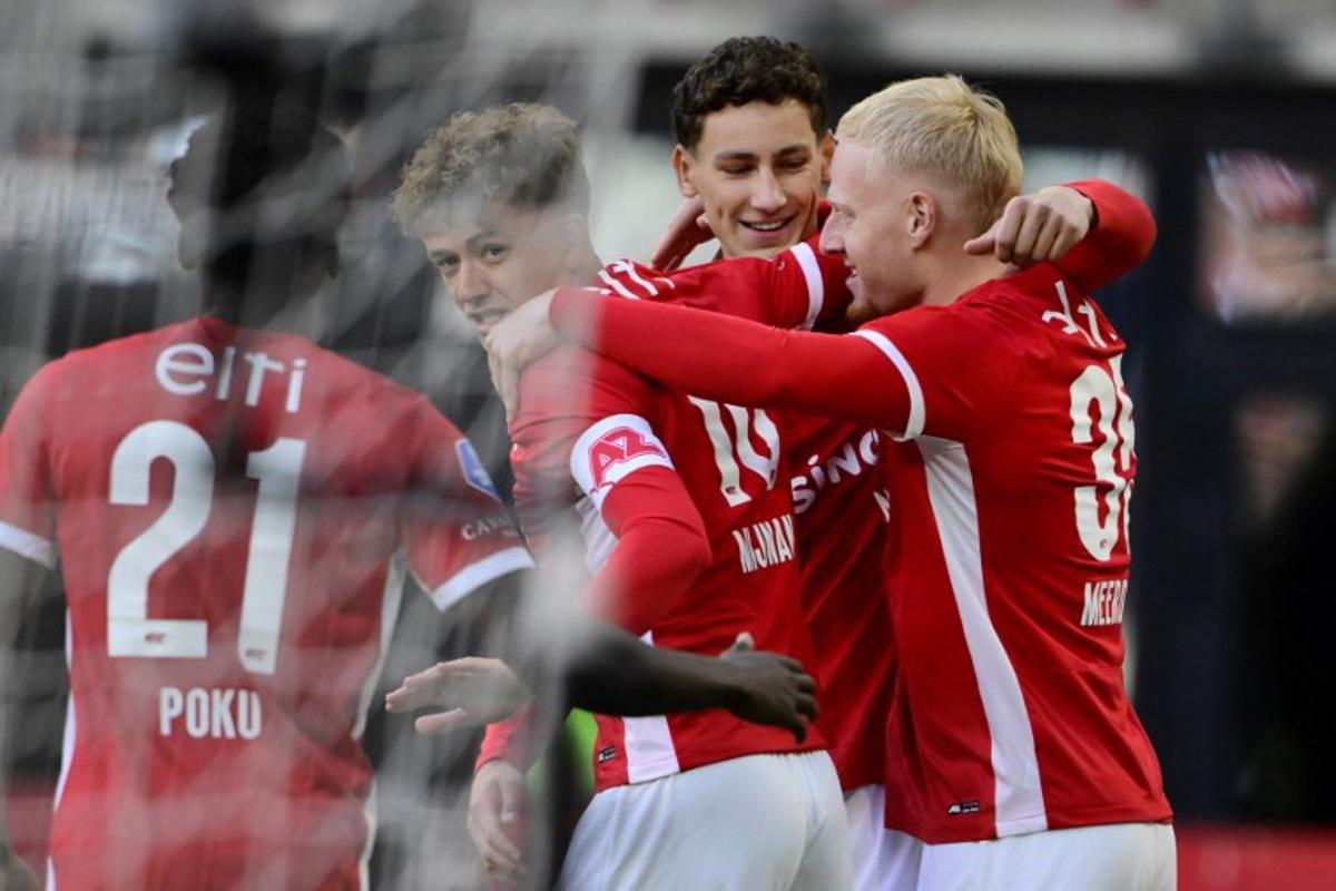 AZ's Dutch forward #35 Mexx Meerdink (R) celebrates with teammates scoring his team's first goal during the Dutch Eredivisie football match between AZ Alkmaar and SC Heerenveen at AFAS Stadium in Alkmaar on May 22, 2025. Olaf KRAAK / ANP / AFP