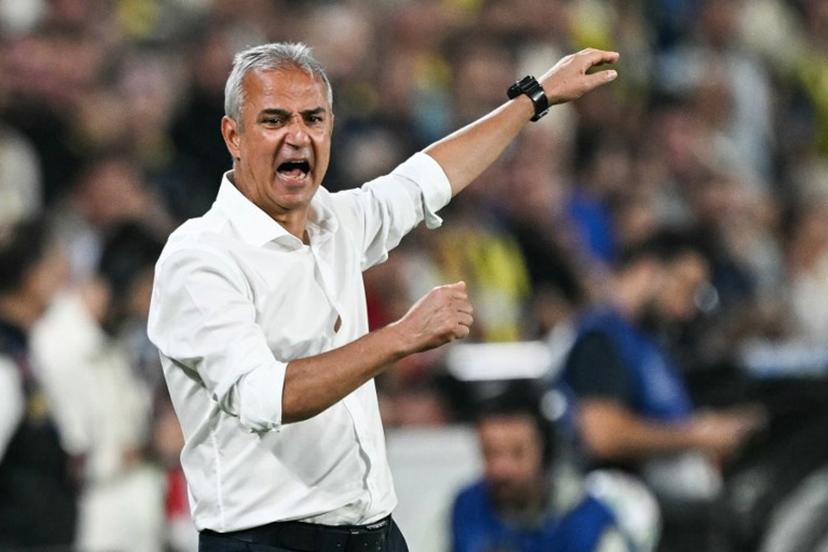 Fenerbahçe's Turkish headcoach Ismail Kartal reacts during the UEFA Champions League first round day 1 football match between Fenerbahce SK and AS Roma at the Fenerbahce Chobani stadium in Istanbul on September 10, 2026. Ozan KOSE / AFP