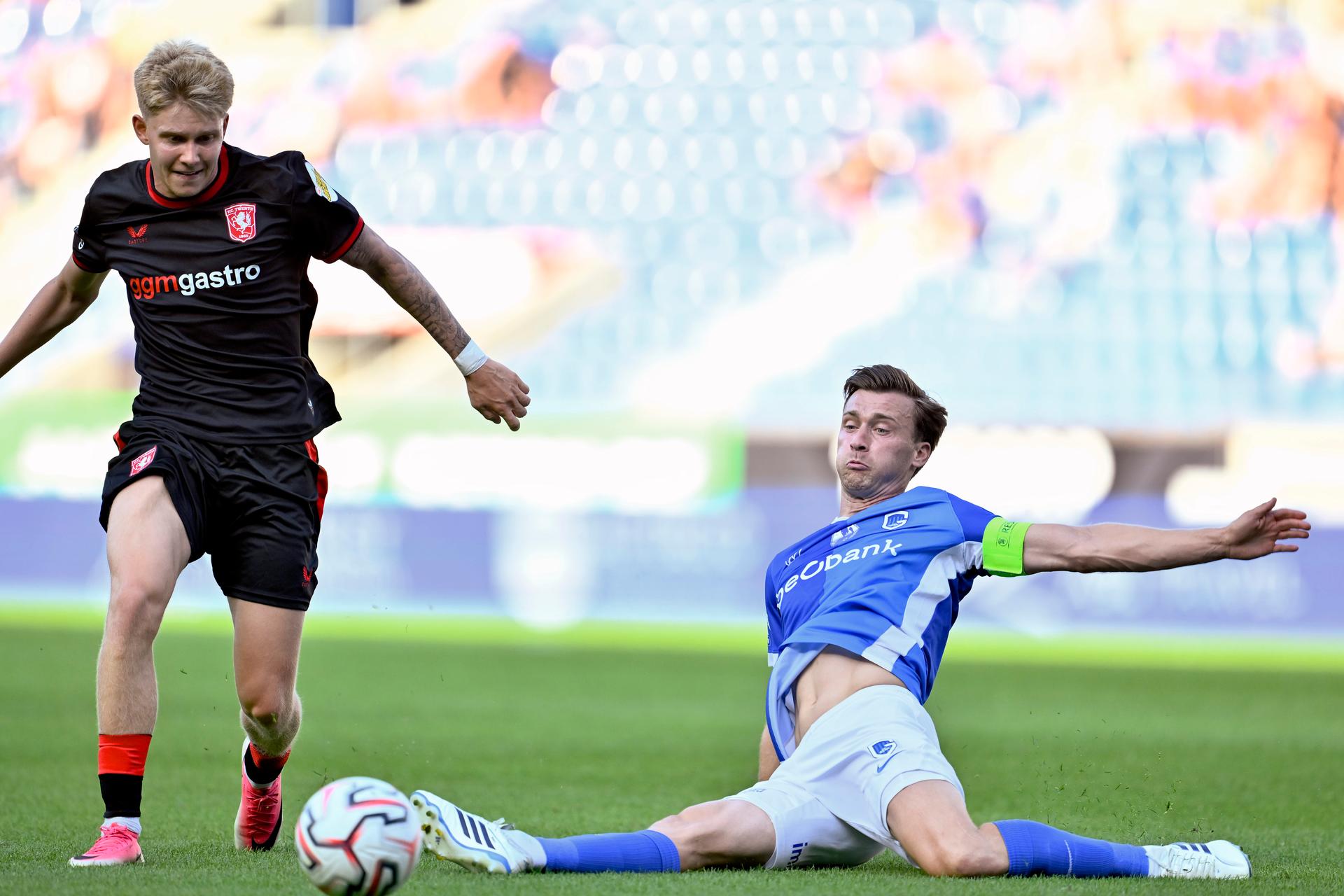 Genk's Bryan Heynen fights for the ball during a friendly soccer game between Racing Genk vs FC Twente, on Sunday 02 August 2026 in Genk, in preparation of the upcoming 2026-2027 Belgian first division soccer season. BELGA PHOTO JOHAN EYCKENS