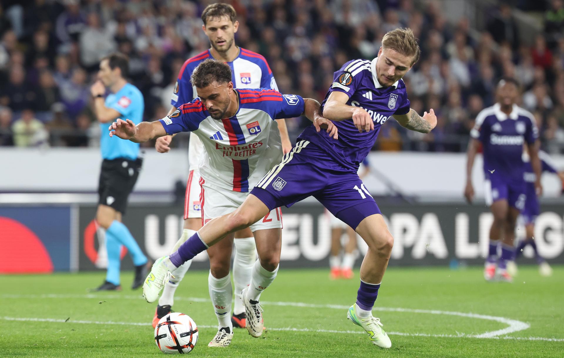 Lyon's Ruben Kluivert and Anderlecht's Marten Winkler fight for the ball during a soccer game between Belgian RSC Anderlecht and French Olympique Lyonnais, Wednesday 16 September 2026 in Brussels, on the first day (out of 8) of the league phase of the UEFA Europa League tournament. BELGA PHOTO VIRGINIE LEFOUR