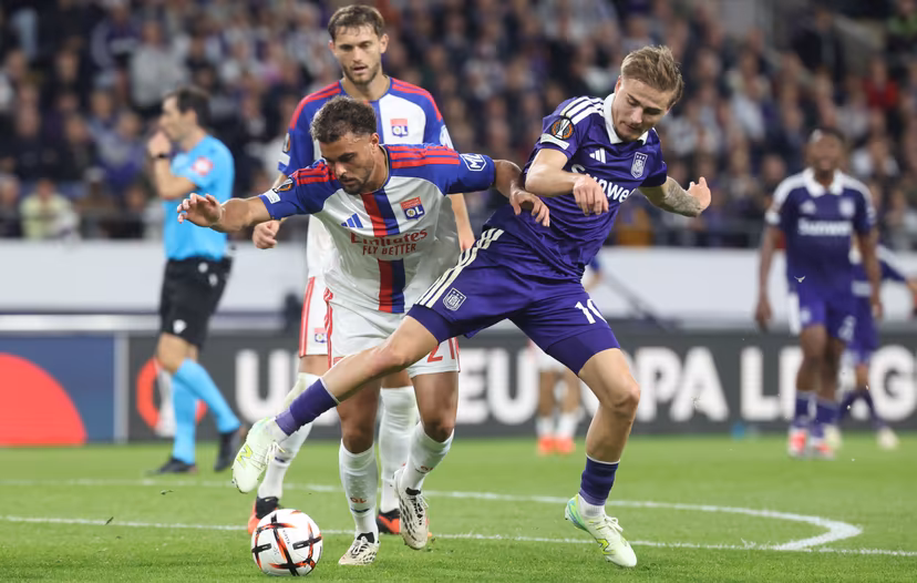Lyon's Ruben Kluivert and Anderlecht's Marten Winkler fight for the ball during a soccer game between Belgian RSC Anderlecht and French Olympique Lyonnais, Wednesday 16 September 2026 in Brussels, on the first day (out of 8) of the league phase of the UEFA Europa League tournament. BELGA PHOTO VIRGINIE LEFOUR